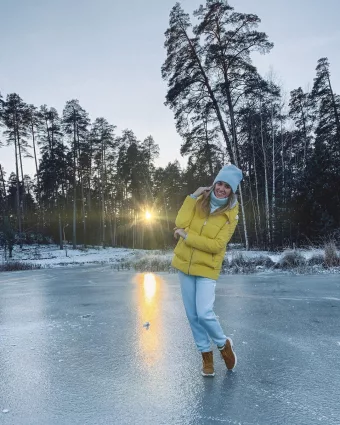 Лебяжье озеро уже замерзло?
