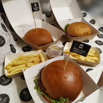 Бургерная Black Star Burger   Очереди за "хип-хоп" бургерами не прекращаются?