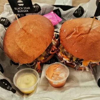 Бургерная Black Star Burger   Очереди за "хип-хоп" бургерами не прекращаются?