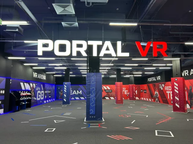 Portal VR - парк виртуальной реальности   Portal VR - парк виртуальной реальности площадью 700 кв.м, включающий в себя :  VR ZONE с 6-ю игровыми стационарными зонами, где можно…