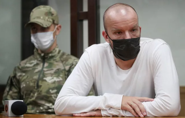 Прекратить уголовное преследование и выпустить из СИЗО основателя «Финико» Кирилла Доронина, чтобы «он мог продолжить осуществлять деятельность по возврату денежных средств»…