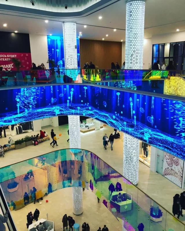 Внутри нового торгового центра KazanMall?