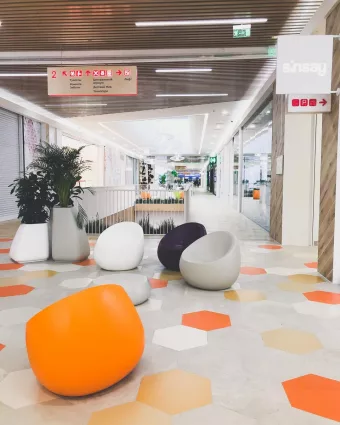 Внутри нового торгового центра KazanMall?